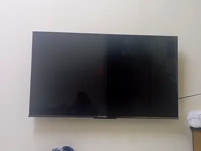 55-inch Hisense - broken screen