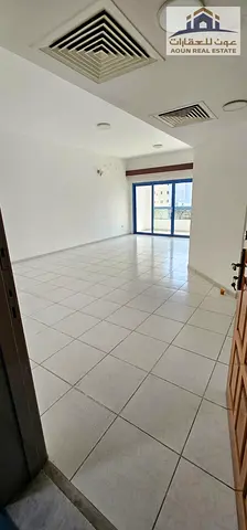 Al Majaz 1 – near Nesto and the Dubai exit (King Faisal Street); sea/Khalid Lagoon view. 3 bedrooms; spacious living room with a sea-view balcony; kit
