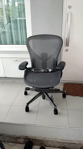 Herman Miller Aeron remastered size B fully loaded