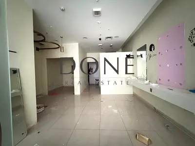 Hot OFFER LUXURY shop prime location ready to move Business area only jest 70k