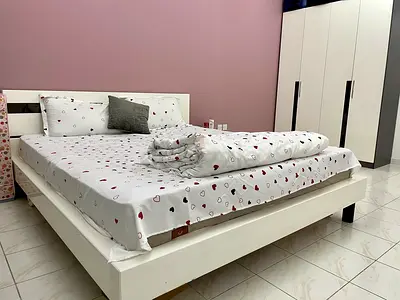 Room for Rent in 2 bedroom flat– Single Lady Only