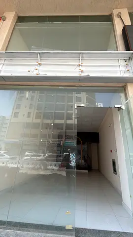 محل تجاري للإيجار السنوي (على الطريق مباشرة مع ميزان) في ليوارة 2 - عجمان (محل 1)