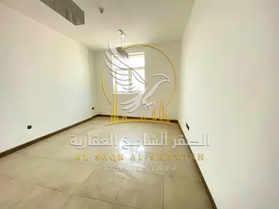 Luxury Two Bedroom Apartment Second Tenant with Wide Hallway Built In Wardrobes Free Parking Gym Sauna and Swimming Pool
