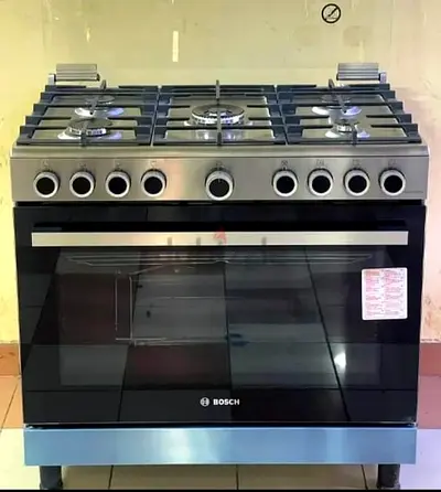Bosch(2025) Made in Italy 5burner+FREE DELIVERY!!! Excellent Condition Cooking Range For Sale!!!