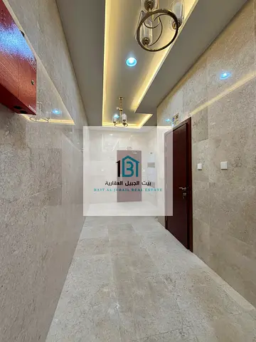 فرصة استثمارية مميزة لامتلاك بناية حديثة الإنشاء في موقع حيوي واستراتيجي على شارع رئيسي في منطقة أبو شغارة. بناية حديثة بعائد استثماري 8%