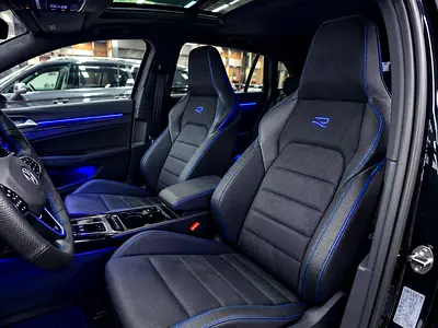 صورة 7 لـ 2023 Volkswagen GOLF R
