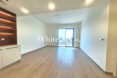 | Balcony | Spacious | 1 Bed | Modern