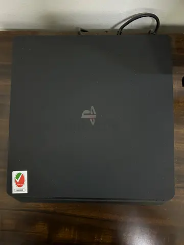 Sony PlayStation 4 in good working condition has not been repaired and coming with games