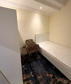 Small room partition for 1 lady 1800