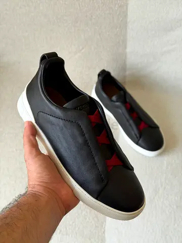 Zenga Black Sneakers with brown elastic laces