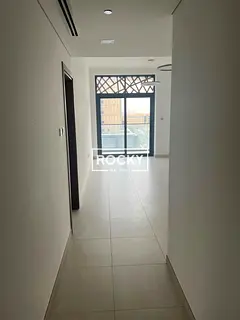 ELEGANT 1 B/R WITH BALCONY | FITTED KITCHEN | POOL & GYM**