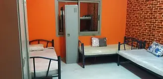 Executive Bed Space (24 hour Ac) near king Faisal road