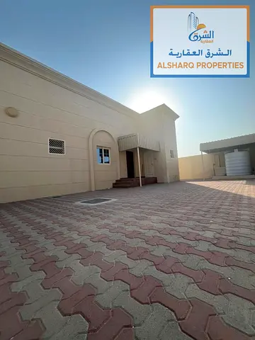 فيلا -3غرف ماستر-غرفة غسيل -مجلس-مخزن-حوش كبير-موقف سيارات-موقع وخدمات متكاملة