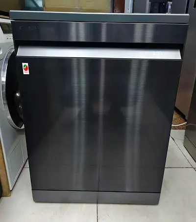 Stainless Steel Built-in Dishwasher with SmartThings - Good Working Condition