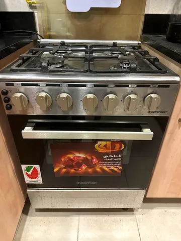 Westpoint 4 burner 60x60 Stainless steel gas cooker with built-in oven. Excellent working condition.