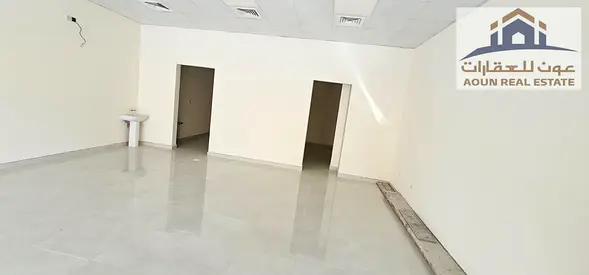 محل تجاري للإيجار في المجاز 3 | موقع مميز | 4–6 دفعات | 70,000 درهم سنويًا الوصف: