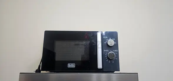 Black+Decker Compact Microwave - Good Working Condition