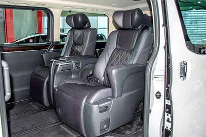 2023 Toyota GRANVIA 照片 17