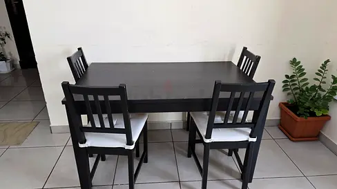 Dinner table for sale