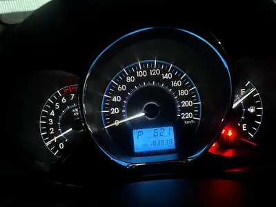 2014 Toyota YARIS — фото 4