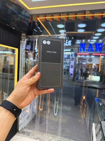Samsung Galaxy Z Flip 8 Brand New