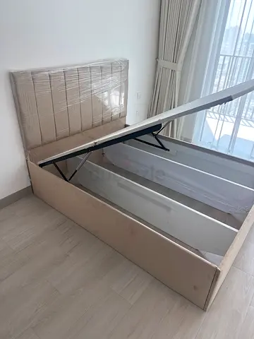 Queen storage ottoman bed with hydraulic lift - beige. used only for 15 days.