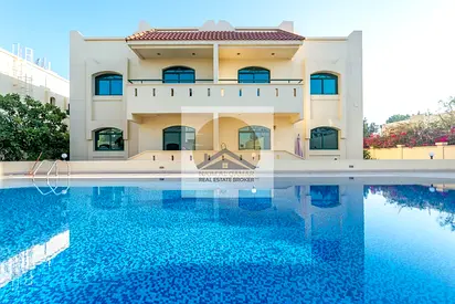 SPACIOUS 3BHK COMPOUND VILLAH 220K IN 4 CHEQUES IN UMM SUQEIM 2 FOR FAMILY