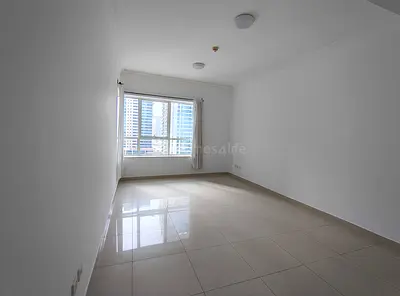 Lake View | Vacant | Closed Kitchen