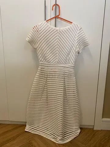 White textured short-sleeve bodycon dress, size small