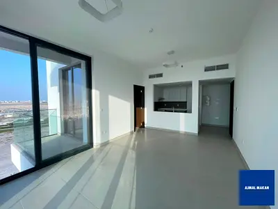 Luxury One Bedroom Apartment in Waterfront City with Sea View