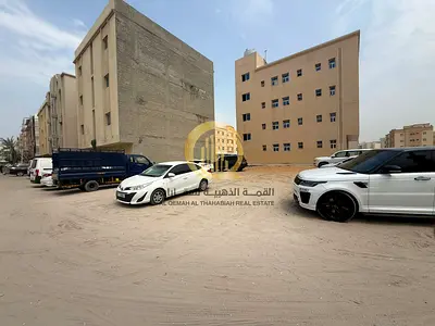 للبيع ارض تجاري  في منطقة تجاريه مويلح اماره الشارقه  مساحة 2900 قدم مربع  موقع مميز ثاني قطعة من الحديقة