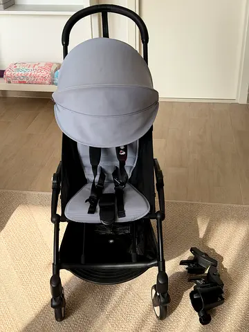 Stokke YOYO Compact Foldable Stroller (Black) with Cup Holder