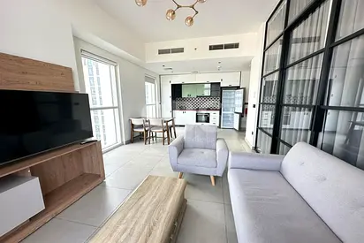Fully Furnished I Corner Unit I Vacant