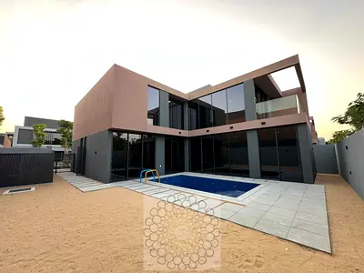فيلا فاخرة مكونة من 4 غرف نوم مع مسبح - قسط شهري 1% - دفعة أولى 5%