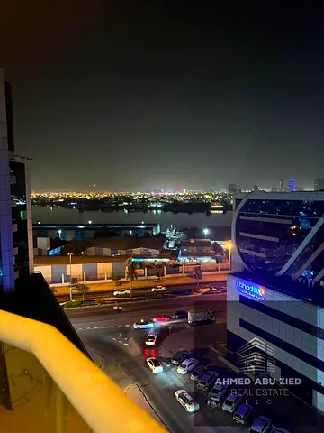 شقة غرفة وصالة مفروشة للإيجار السنوي في أبراج الأورينت بمنطقة ليوارة عجمان، بإطلالة بحرية وفرش فاخر وتشطيب رائع، مع جيم ومسبح وباركن، مناسبة للسكن ال
