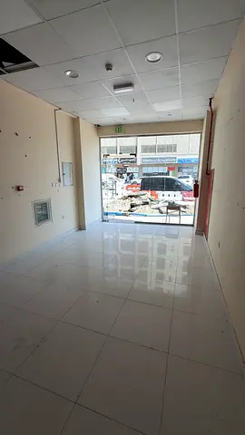 محل تجاري للإيجار السنوي I ليوارا 2 I على الطريق مباشرة I ميزان I وصلة مياه