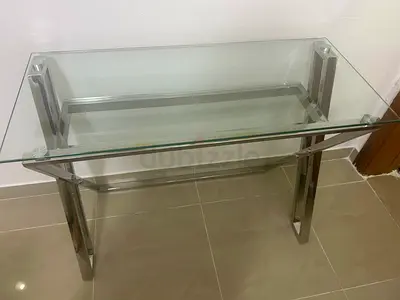 Glass table/desk