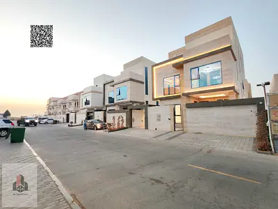Villa for sale, custom finishing, price includes elevator and swimming pool.