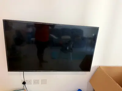 Samsung 50 inch Wall-Mounted UHD TV - Good Working Condition