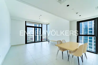 Modern & Bright | City Skyline View | Prime