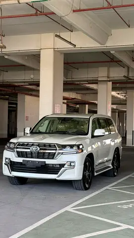 Pristine Toyota Land Cruiser GXR 2019 - GCC Specs - Low Mileage