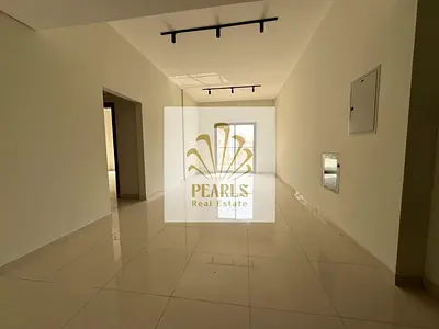 اشيك وافخم شقة اول ساكن مع غرفة ستور تتكون من غرفتين نوم _صالة واسعة _مطبخ مجهز _2 حمام _صيانة كاملة علي المالك _قريب من شارع الكويت _السعر الافضل
