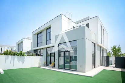 SINGLE ROW 4BR + Maid | Private Garden | Tenanted
