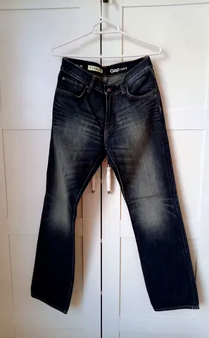 GAP Boy's/ man's Dark Wash Straight Jeans, Size 28/ 30