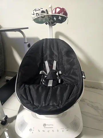4moms MamaRoo Automatic Baby Swing,Black,immaculate condition,slightly used.Can be controlled by app