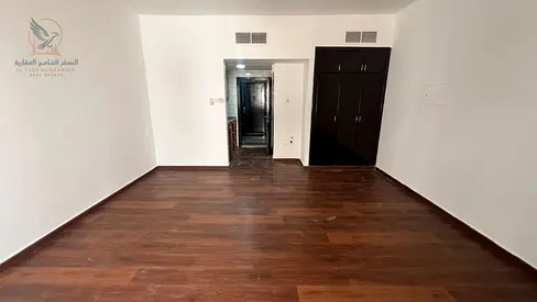 استديو بارضيات باركيه وخزاءن حاءط ومطبخ شبه منعزل مساحه كبيره بسعر مميز مع تسهيلات بالدفع علي دفعات مريحه