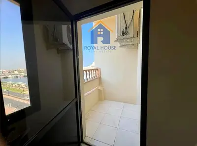 One bedroom and living room in Al Muraijah with a