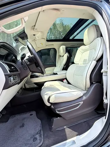 صورة 14 لـ 2019 Lincoln NAVIGATOR