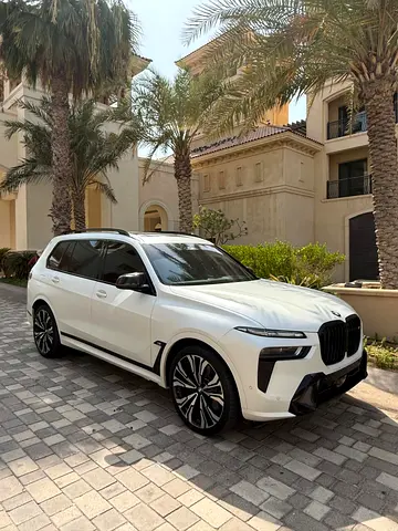 BMW X7 M60 GCC 2024 تحت الضمان وعقد صيانه
