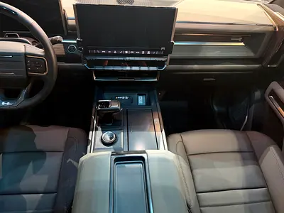 صورة 8 لـ 2024 GMC HUMMER